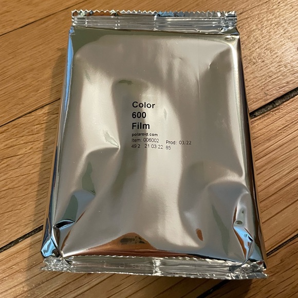 Polaroid Color Film for 600 Double Pack, 16 Photos (Not for an OLD 600 camera) - Picture 4 of 6